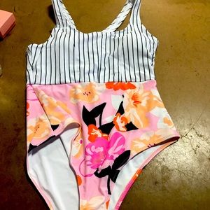 BRAND NEW SZ XL ONE PIECE SWIM SUIT